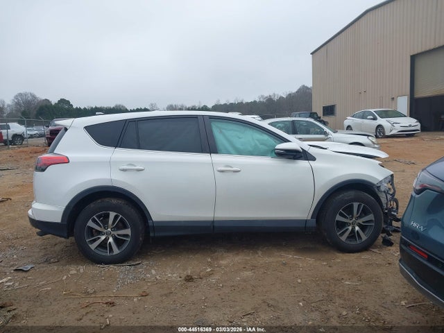 2018 Toyota Rav4 Xle მანქანა იყიდება აუქციონზე, vin: 2T3RFREV9JW771648, აუქციონის ნომერი: 44516369