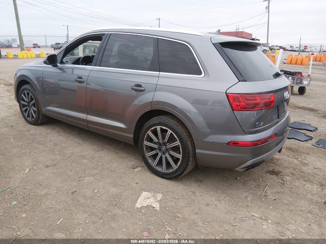 2017 AUDI Q7 WA1VAAF7XHD006545 Photo 2