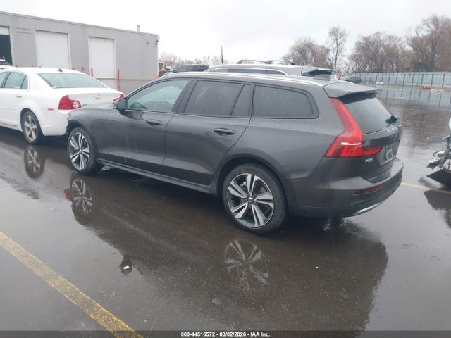2025 VOLVO V60 CROSS COUNTRY YV4L12WK3S2149506 Photo 2