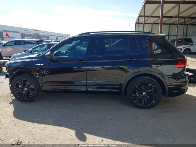 2024 Volkswagen Tiguan 2.0t Se R-line Black მანქანა იყიდება აუქციონზე, vin: 3VVCB7AX1RM223073, აუქციონის ნომერი: 44516588