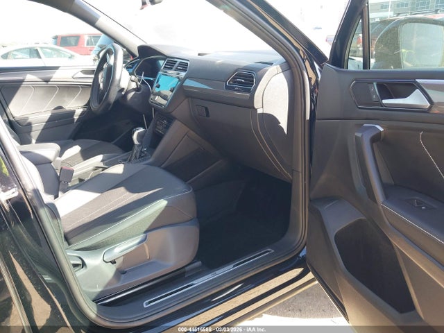 2024 Volkswagen Tiguan 2.0t Se R-line Black მანქანა იყიდება აუქციონზე, vin: 3VVCB7AX1RM223073, აუქციონის ნომერი: 44516588