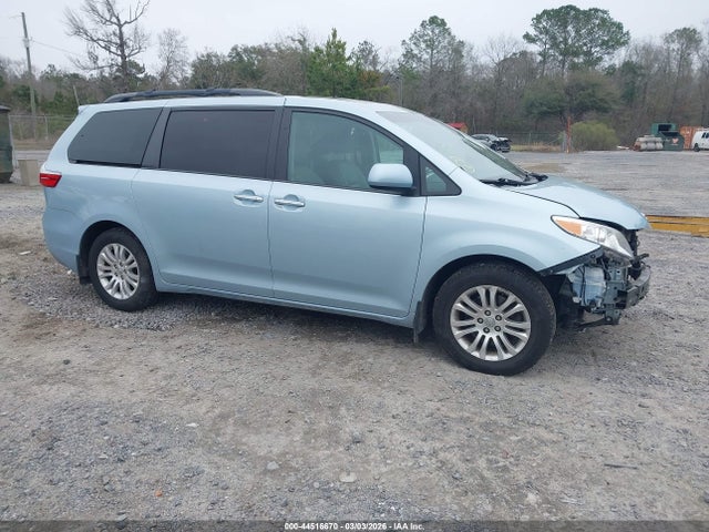 Продаж на аукціоні авто 2017 Toyota Sienna Xle 8 Passenger, vin: 5TDYZ3DC7HS874756, номер лоту: 44516670
