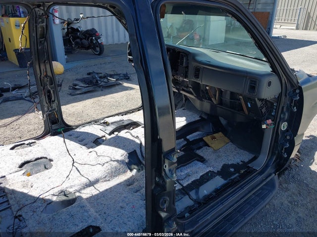 2005 Chevrolet Tahoe Ls მანქანა იყიდება აუქციონზე, vin: 1GNEC13TX5R216702, აუქციონის ნომერი: 44516679
