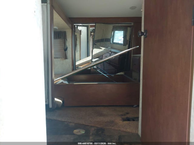 44516705 :رقم المزاد ، 5ZT3CH1B7CA305074 vin ، 2012 Forest River Chaparral مزاد بيع