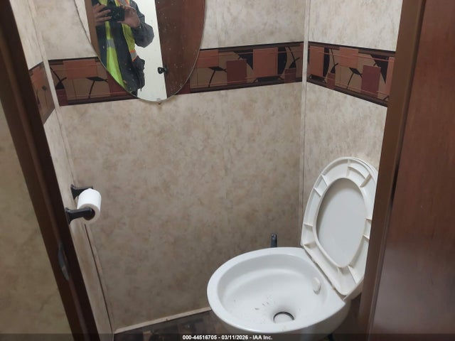 44516705 :رقم المزاد ، 5ZT3CH1B7CA305074 vin ، 2012 Forest River Chaparral مزاد بيع