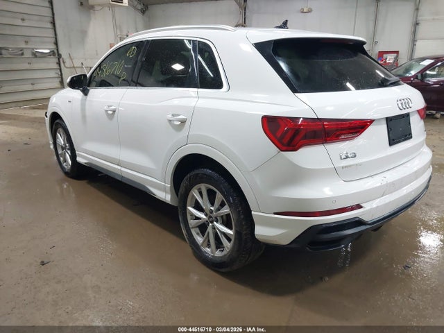 2022 AUDI Q3 WA1DECF31N1127695 Photo 2
