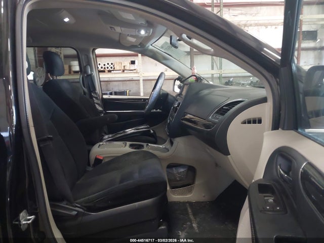 2015 Chrysler Town & Country Touring მანქანა იყიდება აუქციონზე, vin: 2C4RC1BG3FR707591, აუქციონის ნომერი: 44516717
