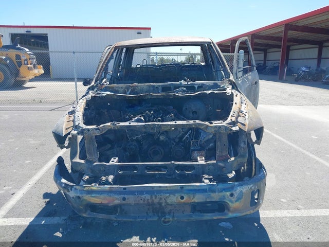 1C6RR6NM5KS709680 RAM 1500 Classic Laramie 4x2 5&#039;7 Box