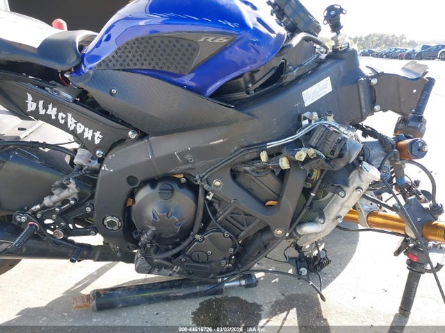 Yamaha YZFR6 2017 JYARJ28E6HA001798 Image 8