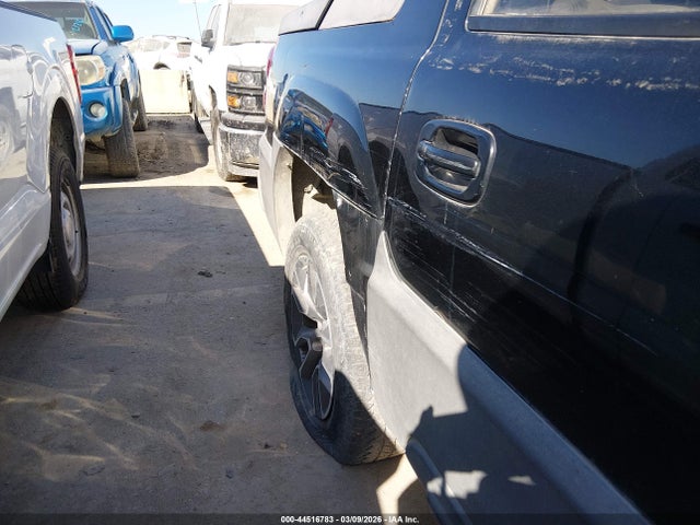 2004 Chevrolet Avalanche 1500 მანქანა იყიდება აუქციონზე, vin: 3GNEK12T14G267475, აუქციონის ნომერი: 44516783