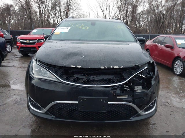 Продажа на аукционе авто 2017 Chrysler Pacifica Touring-l, vin: 2C4RC1BG5HR762658, номер лота: 44516828