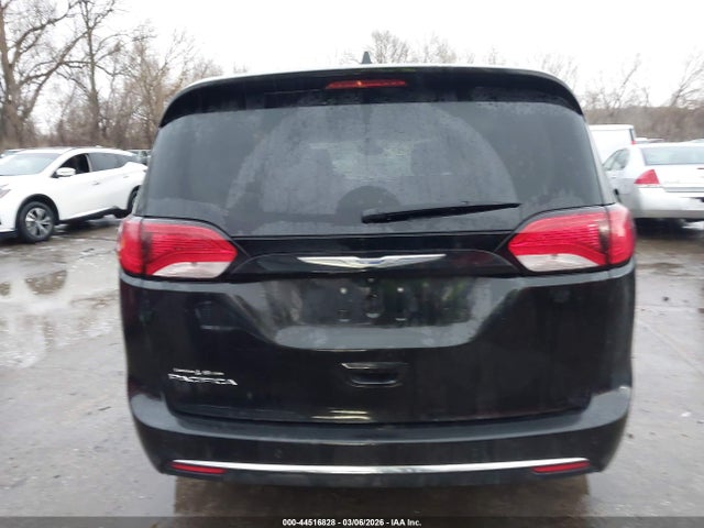 Продажа на аукционе авто 2017 Chrysler Pacifica Touring-l, vin: 2C4RC1BG5HR762658, номер лота: 44516828