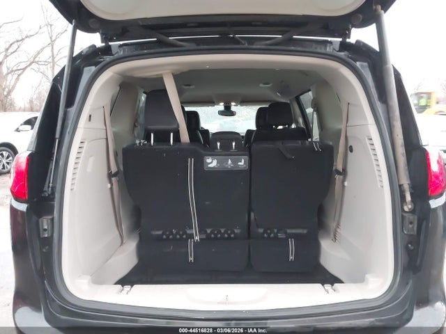 Продажа на аукционе авто 2017 Chrysler Pacifica Touring-l, vin: 2C4RC1BG5HR762658, номер лота: 44516828