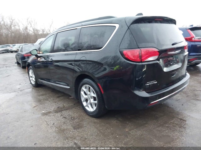 2017 CHRYSLER PACIFICA 2C4RC1BG5HR762658 Photo 2