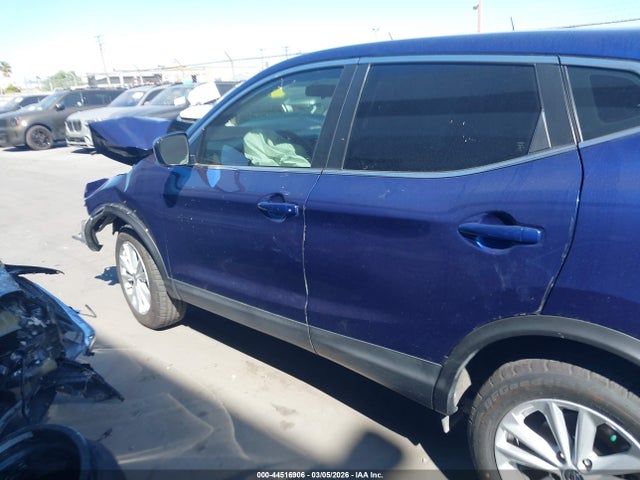 JN1BJ1CP2HW011212 Nissan Rogue Sport S