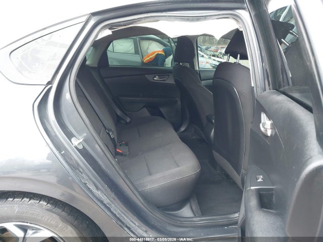 2021 Kia Forte Lxs მანქანა იყიდება აუქციონზე, vin: 3KPF24AD2ME264587, აუქციონის ნომერი: 44516917