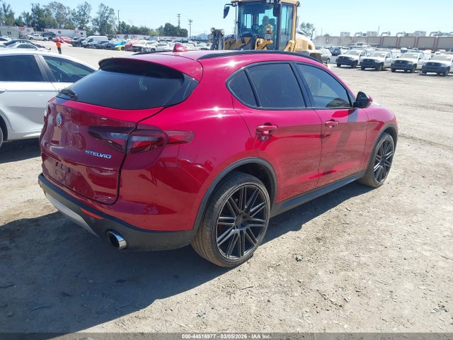 2018 ALFA ROMEO STELVIO ZASFAKNN0J7B73041 Photo 3