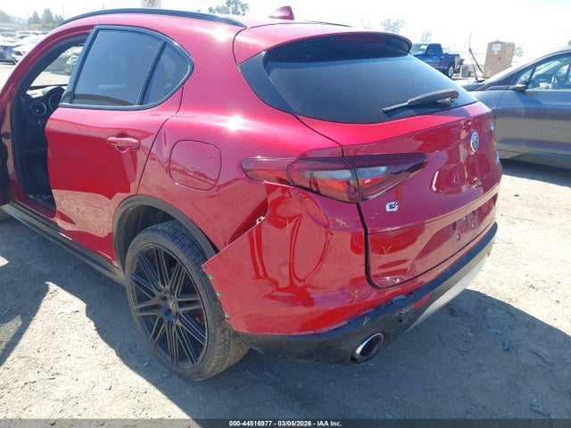 2018 ALFA ROMEO STELVIO ZASFAKNN0J7B73041 Photo 5