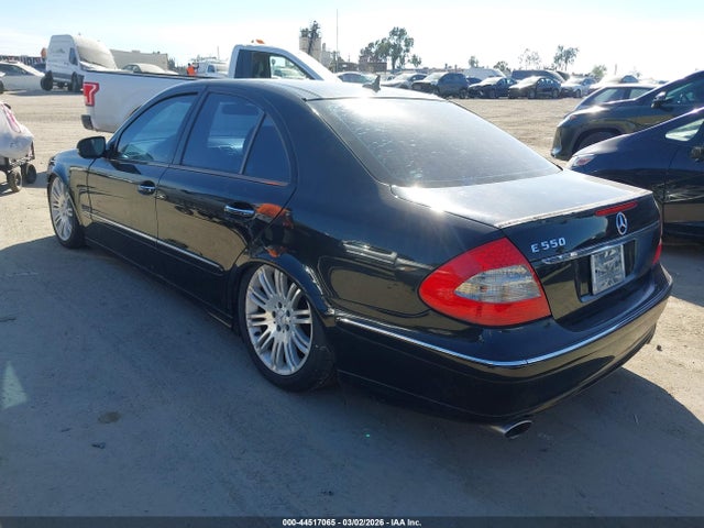 2007 MERCEDES-BENZ E 550 WDBUF72XX7B073599 Photo 2