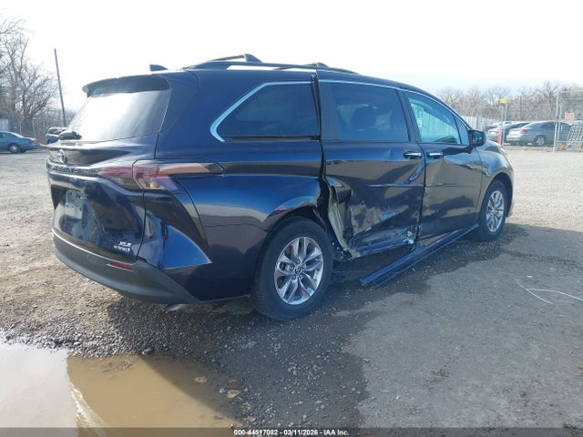 2024 TOYOTA SIENNA 5TDJSKFC7RS142559 Photo 3