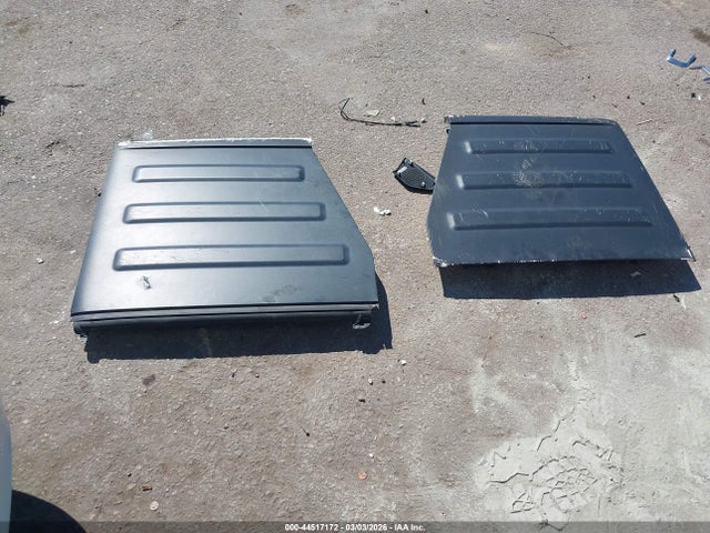 1C4HJXDG8JW127965 Jeep Wrangler Unlimited Sport S 4x4