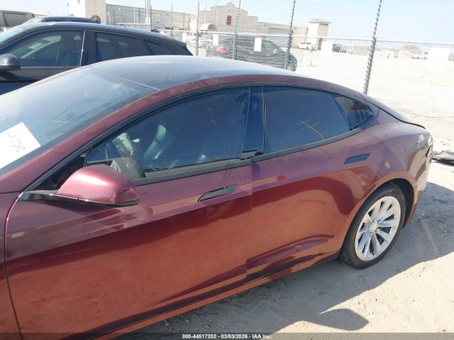 44517202 :رقم المزاد ، 5YJSA1E10HF197147 vin ، 2017 Tesla Model S 60/75 مزاد بيع