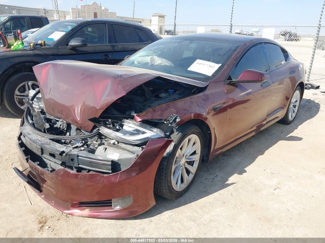 44517202 :رقم المزاد ، 5YJSA1E10HF197147 vin ، 2017 Tesla Model S 60/75 مزاد بيع