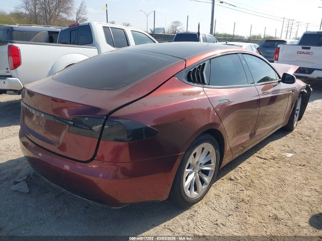 44517202 :رقم المزاد ، 5YJSA1E10HF197147 vin ، 2017 Tesla Model S 60/75 مزاد بيع