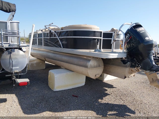 Silver Wave Pontoon 2017 PWV14567D717 Image 3