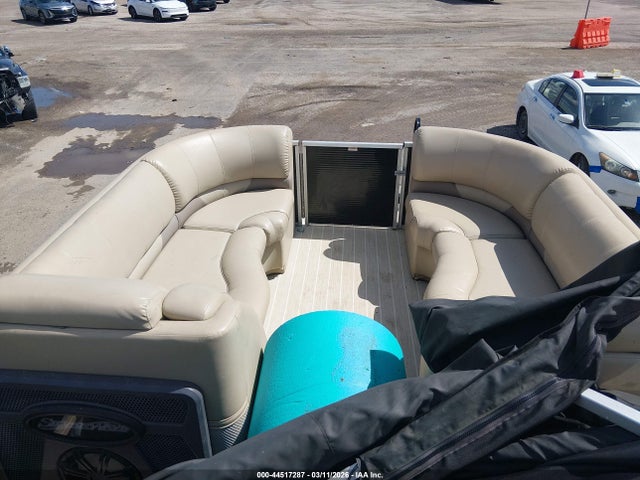 Silver Wave Pontoon 2017 PWV14567D717 Image 8