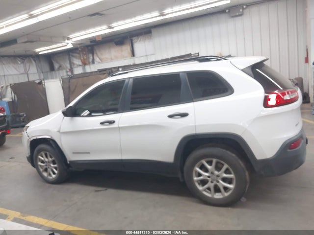 1C4PJMAB1GW156333 Jeep Cherokee Sport
