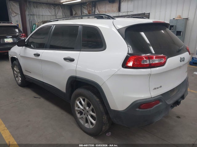 1C4PJMAB1GW156333 Jeep Cherokee Sport