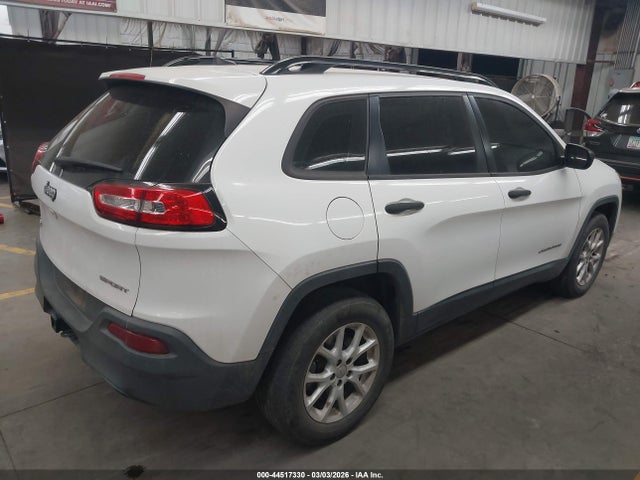 1C4PJMAB1GW156333 Jeep Cherokee Sport