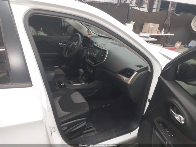 1C4PJMAB1GW156333 Jeep Cherokee Sport