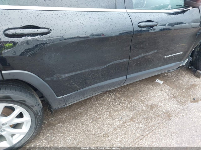 Продажа на аукционе авто 2018 Jeep Cherokee Latitude Fwd, vin: 1C4PJLCB4JD587341, номер лота: 44517362