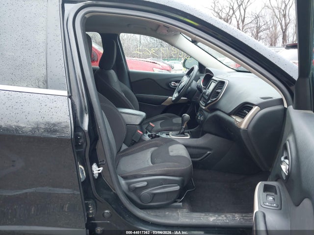 Продажа на аукционе авто 2018 Jeep Cherokee Latitude Fwd, vin: 1C4PJLCB4JD587341, номер лота: 44517362