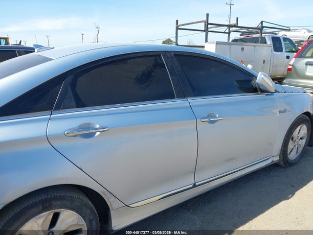 Hyundai SONATA HYBRID 2014 KMHEC4A49EA116414 Image 13