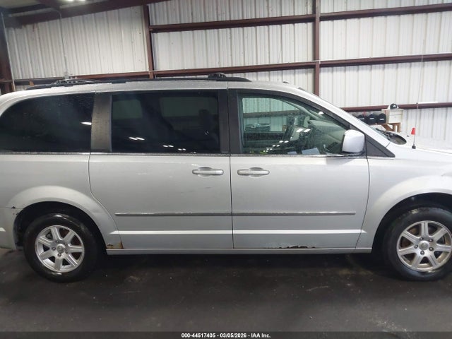 2010 Chrysler Town & Country Touring მანქანა იყიდება აუქციონზე, vin: 2A4RR5D1XAR300823, აუქციონის ნომერი: 44517405