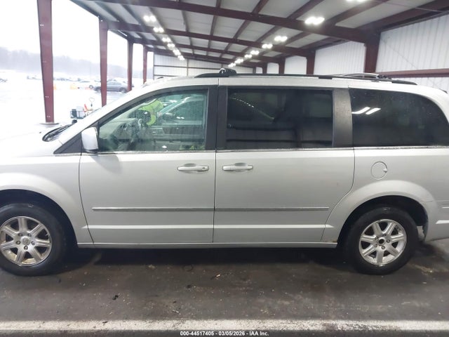 2010 Chrysler Town & Country Touring მანქანა იყიდება აუქციონზე, vin: 2A4RR5D1XAR300823, აუქციონის ნომერი: 44517405