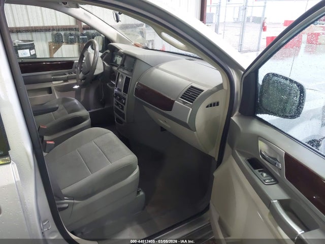 2010 Chrysler Town & Country Touring მანქანა იყიდება აუქციონზე, vin: 2A4RR5D1XAR300823, აუქციონის ნომერი: 44517405