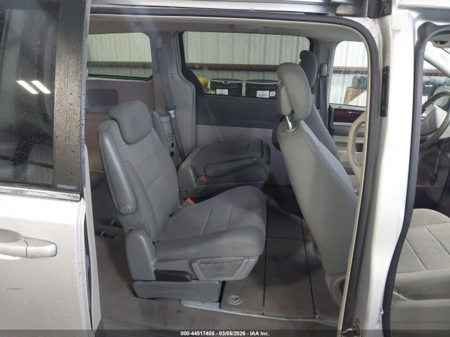 2010 Chrysler Town & Country Touring მანქანა იყიდება აუქციონზე, vin: 2A4RR5D1XAR300823, აუქციონის ნომერი: 44517405