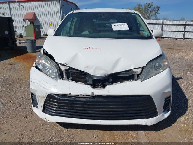 Toyota Sienna Le 8 Passenger 2018 5TDKZ3DC4JS956715 Image 12