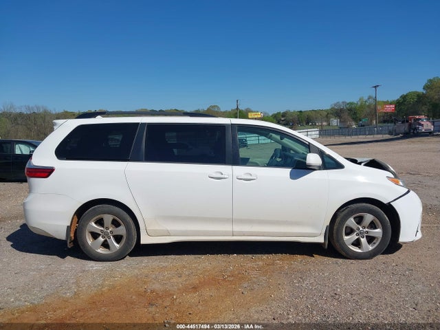 Toyota Sienna Le 8 Passenger 2018 5TDKZ3DC4JS956715 Image 13