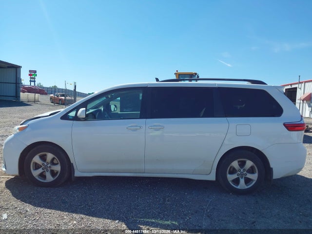 Toyota Sienna Le 8 Passenger 2018 5TDKZ3DC4JS956715 Image 14