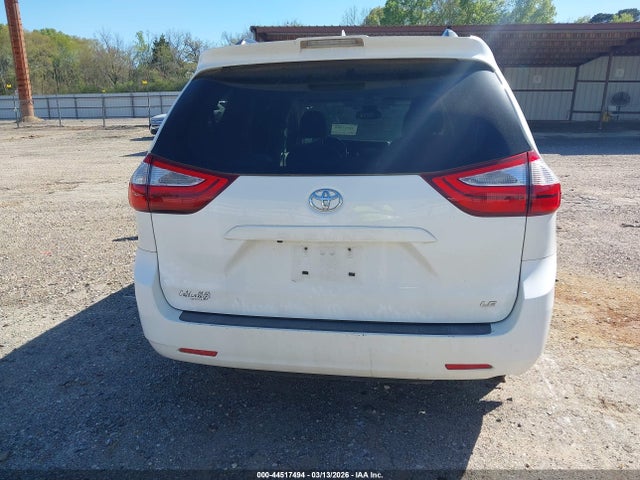 Toyota Sienna Le 8 Passenger 2018 5TDKZ3DC4JS956715 Image 16