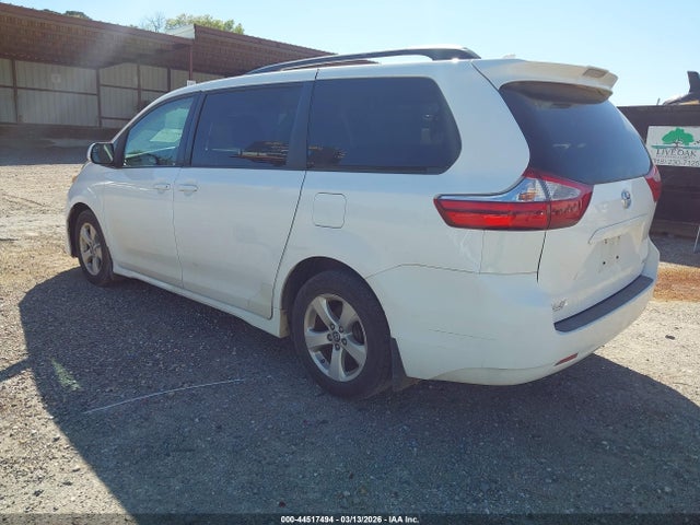 2018 TOYOTA SIENNA 5TDKZ3DC4JS956715 Photo 2