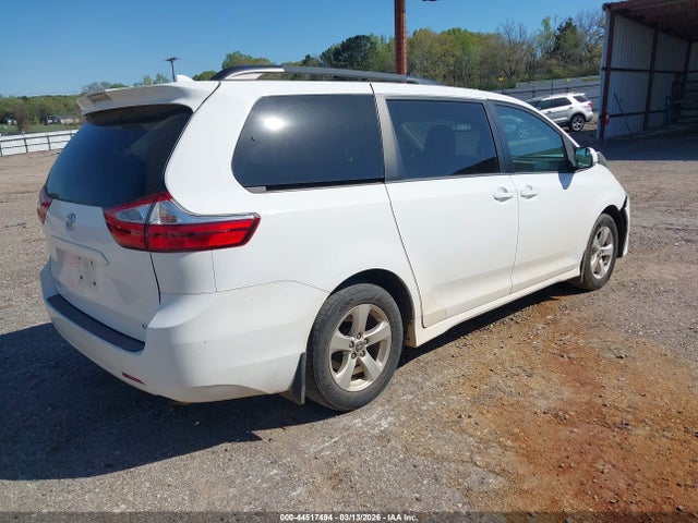 2018 TOYOTA SIENNA 5TDKZ3DC4JS956715 Photo 3