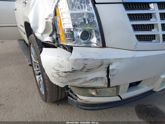 2008 Cadillac Escalade Standard მანქანა იყიდება აუქციონზე, vin: 1GYEC63888R223602, აუქციონის ნომერი: 44517540