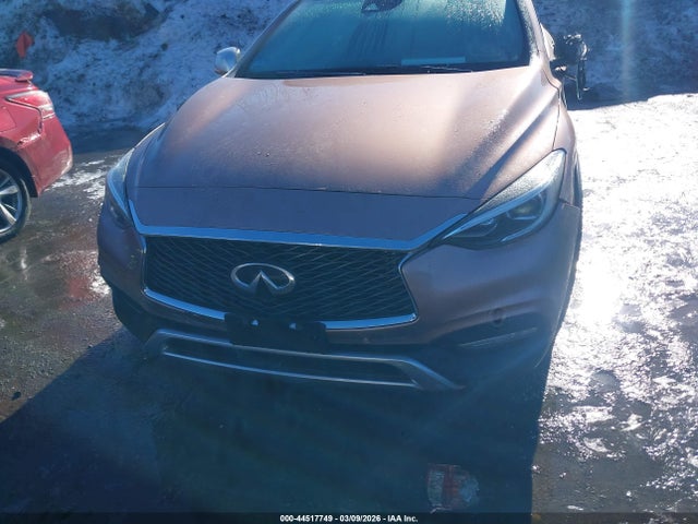 SJKCH5CR1JA053117 Infiniti Qx30 Premium