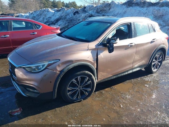 SJKCH5CR1JA053117 Infiniti Qx30 Premium